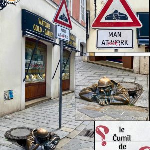 montage de photos d’une statue en bronze représentant un travailleur émergeant d’une bouche d’égout dans une rue de centre-ville