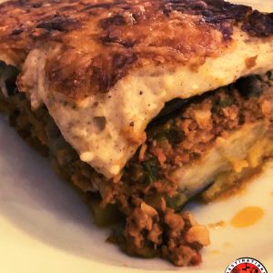 vue rapprochée d'une moussaka grecque