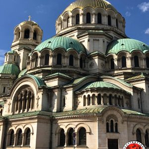 vue extérieure d’une cathédrale aux nombreux dômes